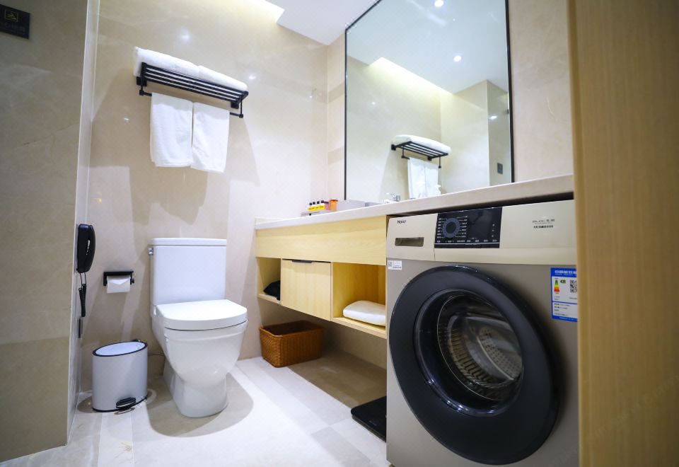 辰宇·瞰湖大床房|落地窗·金可儿床垫|