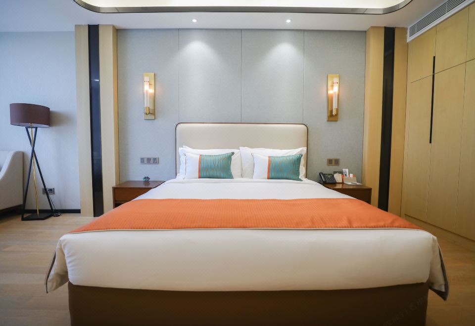 辰宇·瞰湖大床房|落地窗·金可儿床垫|