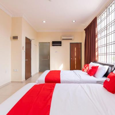 Suite Keluarga Kupon OYO 89536 Hazris Hotel