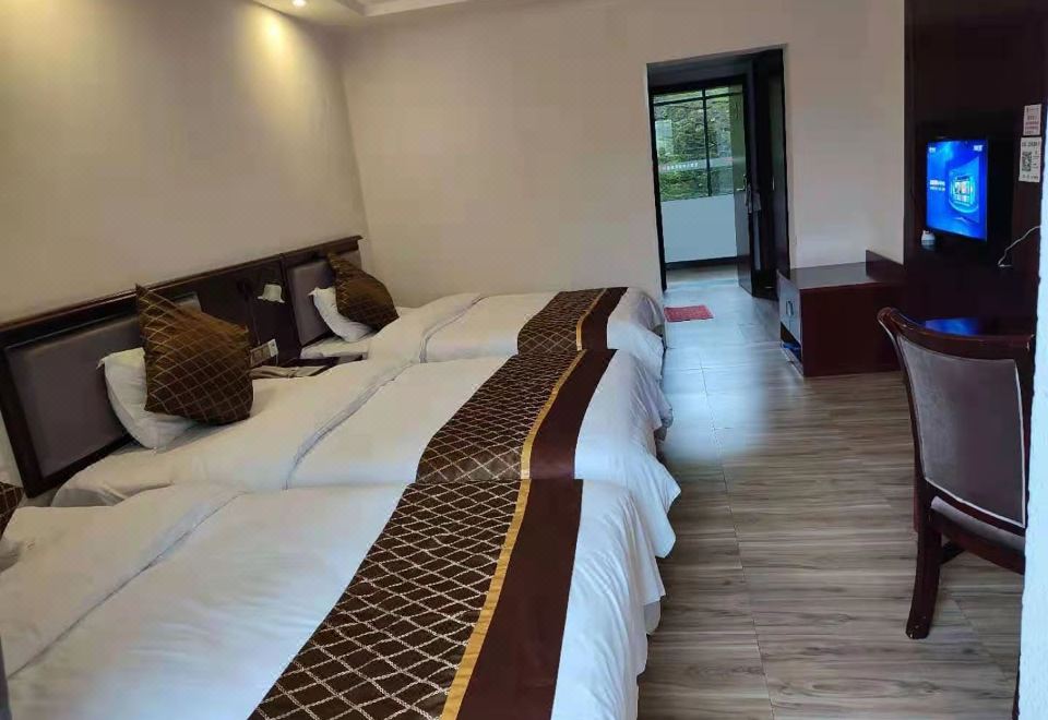 見山丨豪華三人間（高清電視+臨窗觀景）