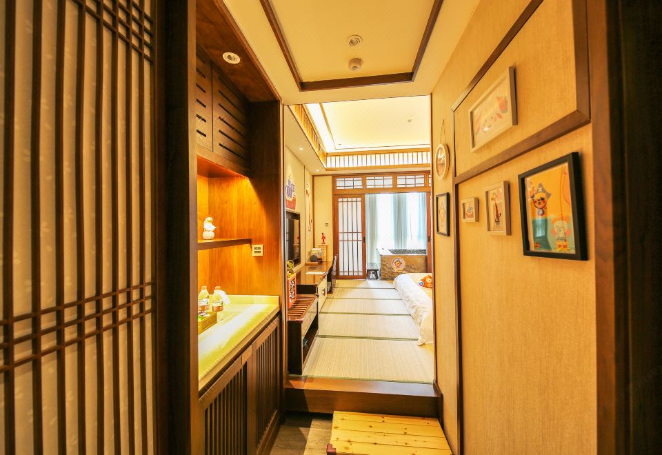 Baihualin Hot Spring Valley HotelPea Planet Theme Family Double Bed Room