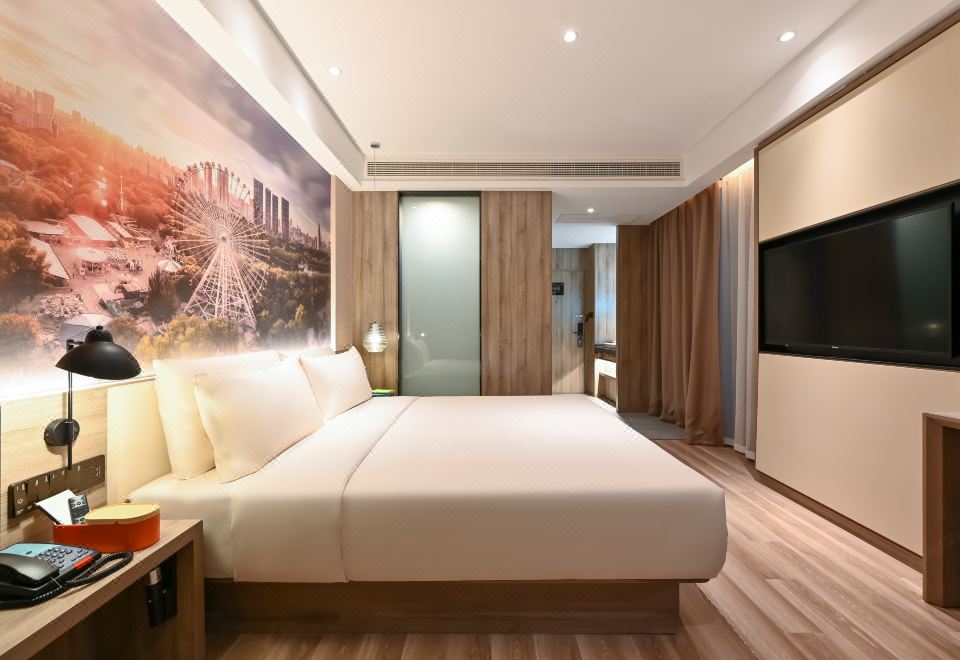 Elegant Room (Zero-Pressure Bedding + Screen Projection Tv)