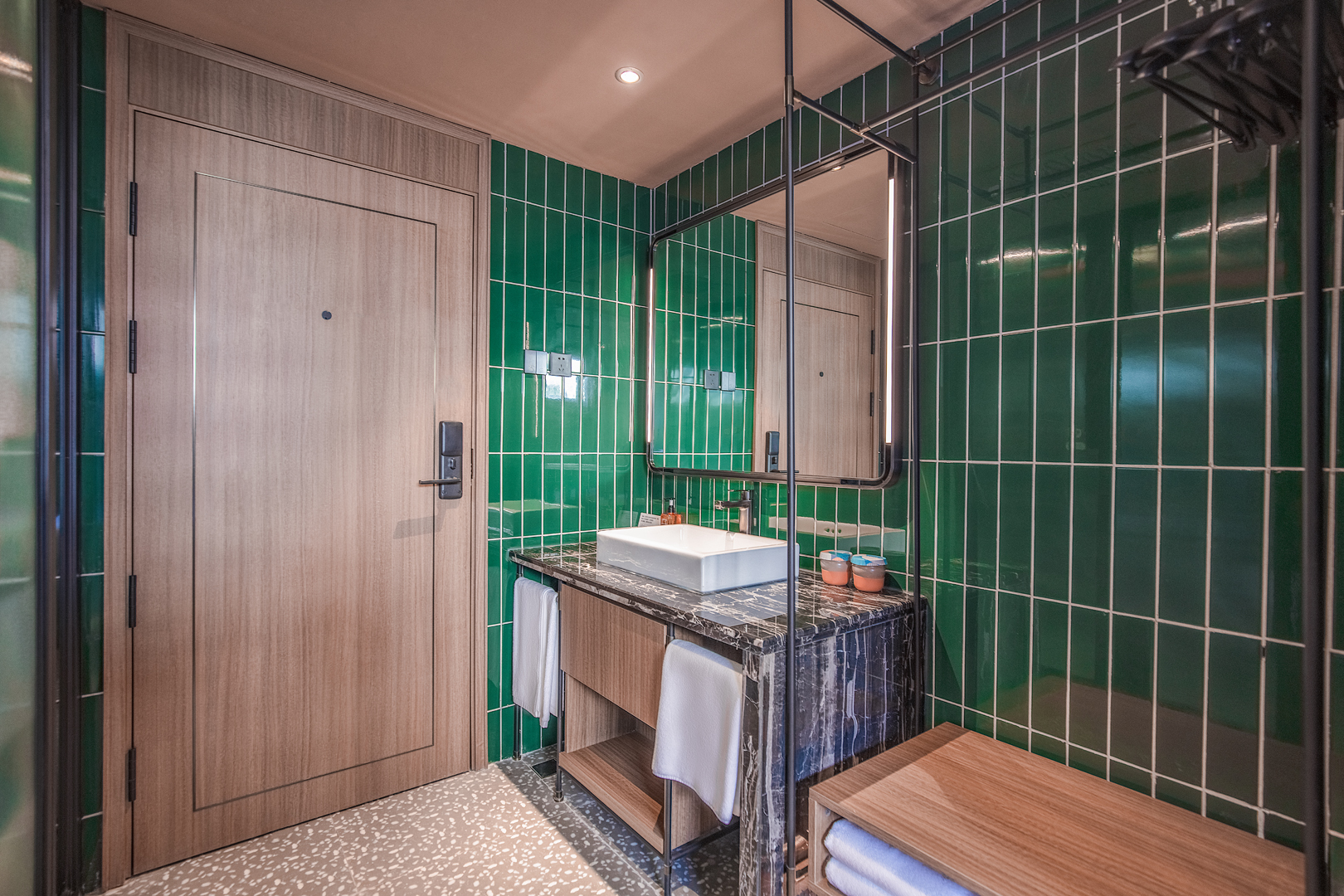 桔子大床房（智能客控+电视投屏+小冰箱）