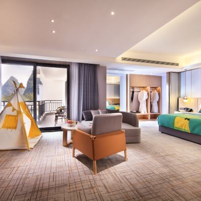 四口之家陽台親子套房（卡通主題丨小童玩具） 世熙天悦酒店（陽朔西街店）優惠