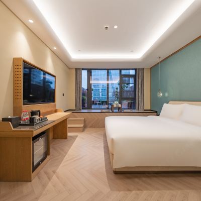 臻庭陽台大床房 【城景+迷你冰箱+可投屏電視】 臻庭飯店（寧波天一廣場老外灘店）優惠
