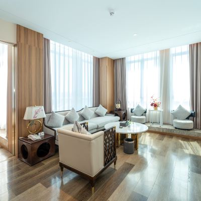 私人定製專屬浪漫主題套房（Mini吧暢享+大露台） 麗呈朗譽飯店（深圳龍崗中心大運新城店）優惠