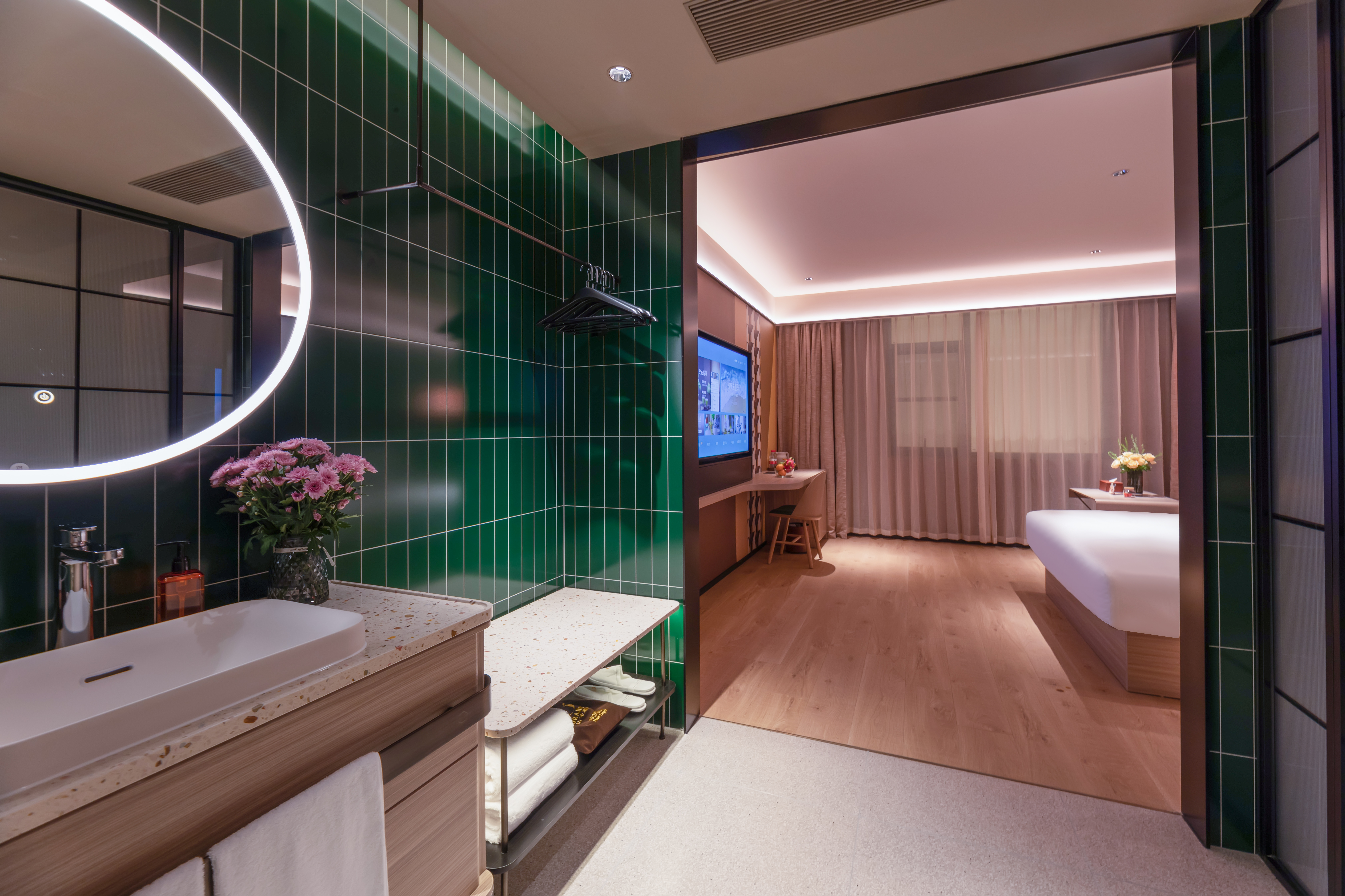 大床房（智能客控+电视投屏+小冰箱+智能马桶）