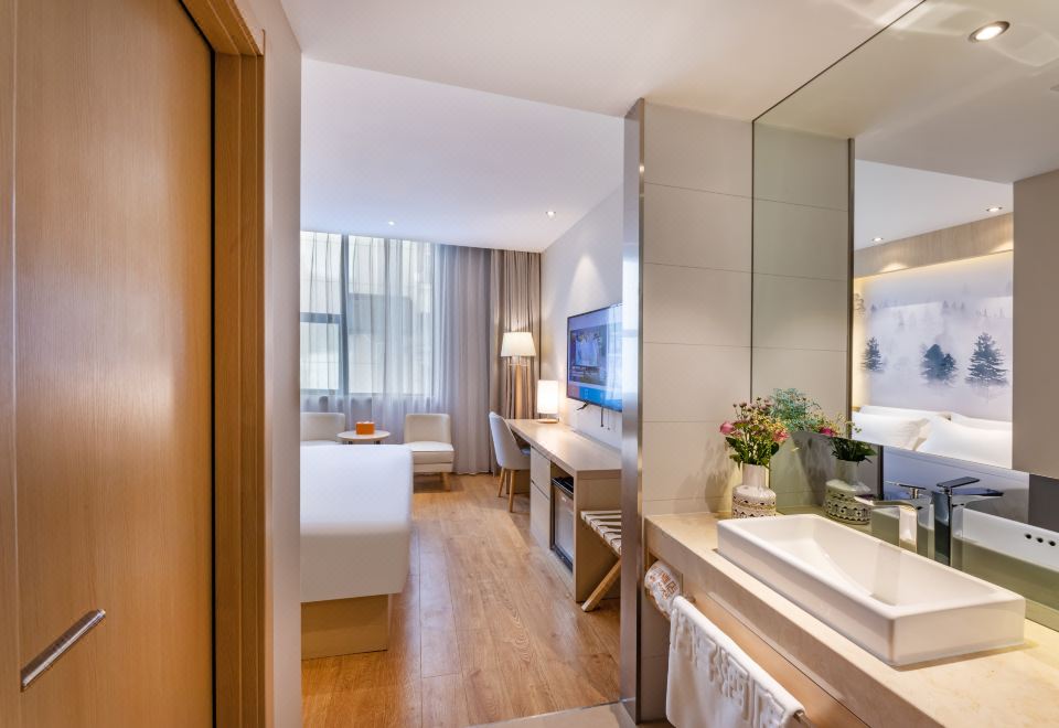 大床房（智能客控+投屏电视+迷你沙发）