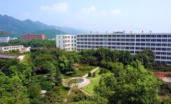 Vienna International Hotel (Chongqing Airport Southwest University of Political Science and Law)