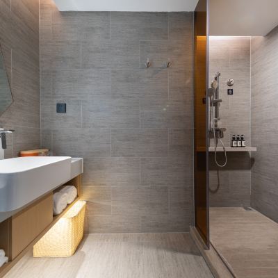 行政大床房（裸棉床品+投屏電視+小冰箱） 佛山順德歡樂海岸亞朵飯店優惠