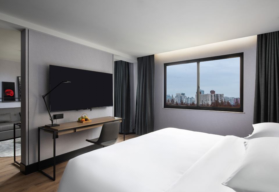 芮享家庭房（平铺梳化床+戴森吹风机+舒达床垫+高奢洗护）