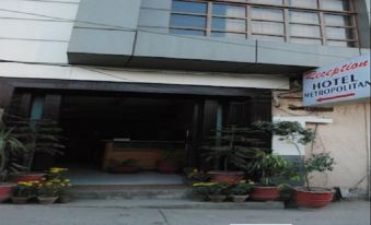 Hotel Metropolitan - Housity