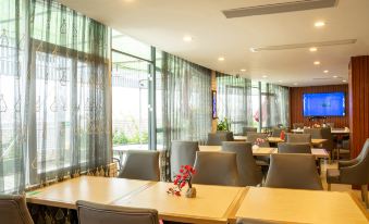 Lexuan Holiday Hotel (Yangjiang Jingyuan City Shopping Center)