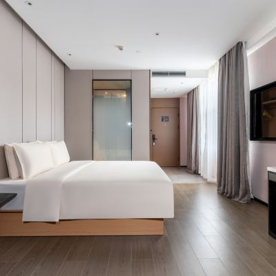 高級大床房（小冰箱+浴袍+裸棉床品） 珠海拱北口岸高鐵站亞朵X飯店優惠