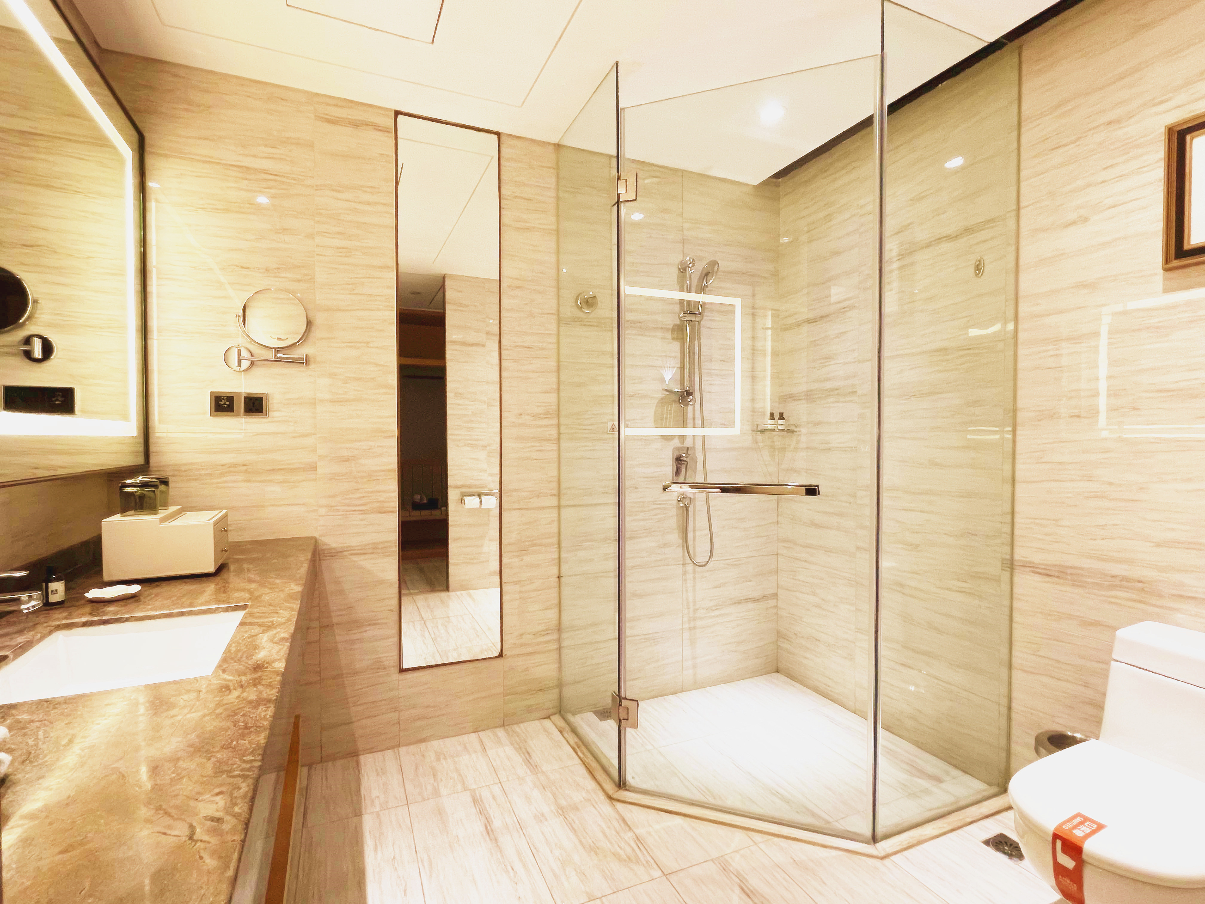 逸居大床房（斯林百兰定制床垫+MINI吧）