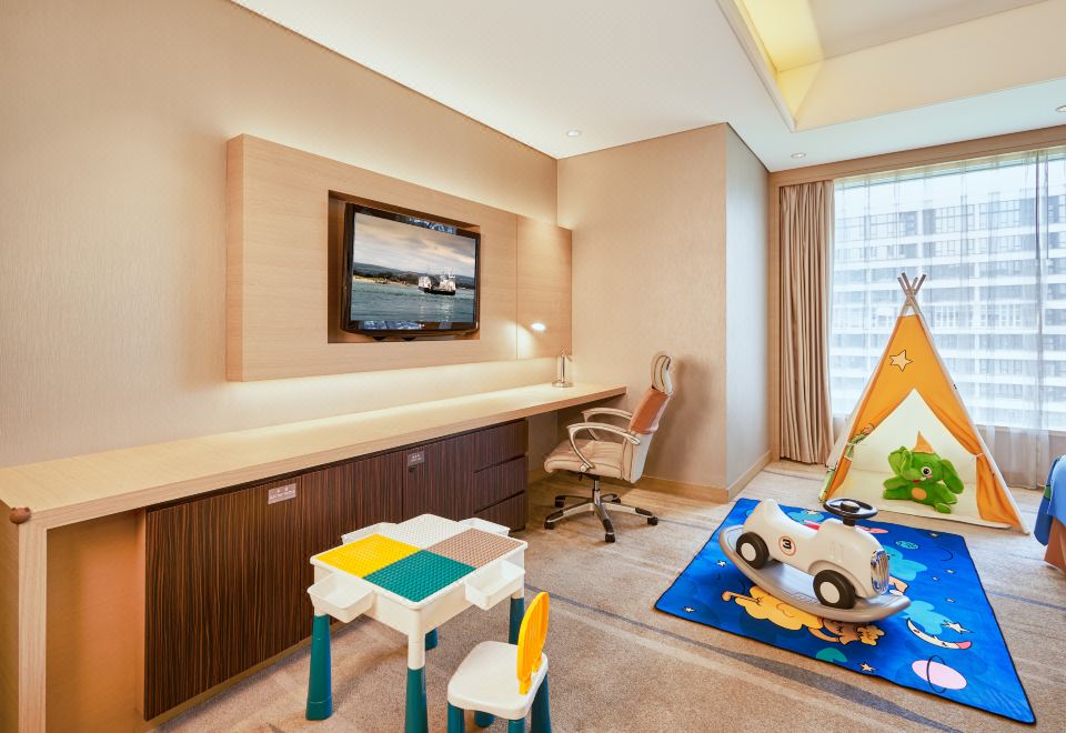 Crowne Plaza Guangzhou HuaduFlying Elephant Kids Theme Room-Two Beds