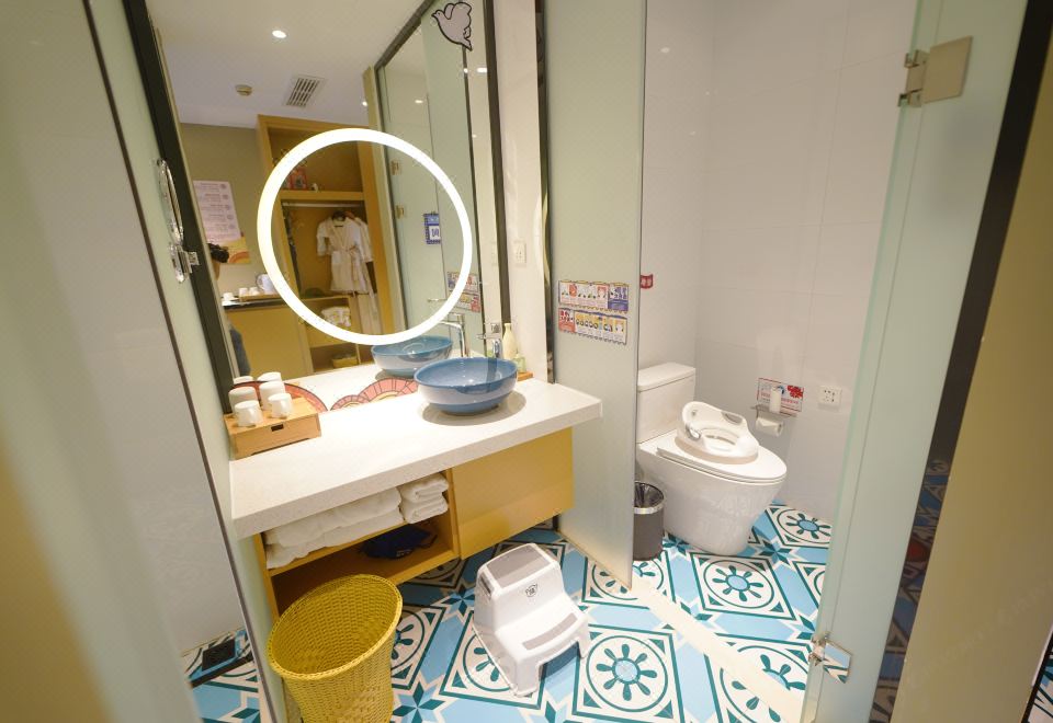 Qiandaohu Xinbo Holiday HotelFamily Friendly Room - Courtyard-View (Double Bed)