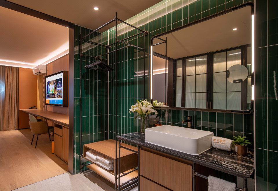 豪华双床房（投屏+冰箱+智能客控+大窗户+会客区）