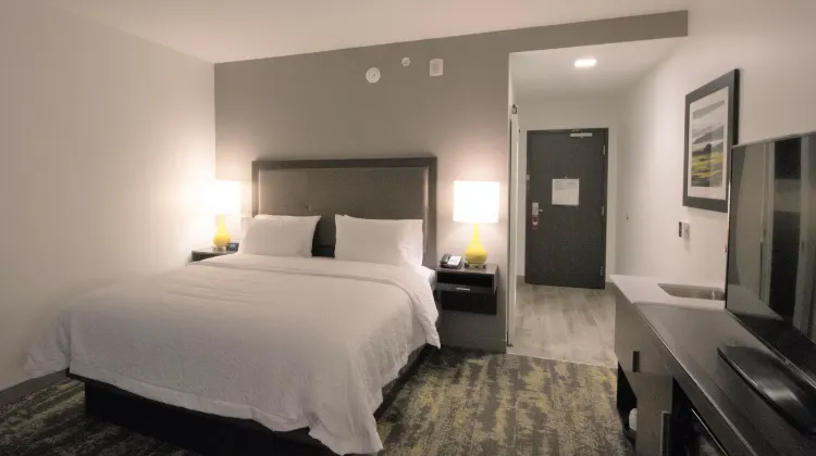 Hampton Inn & Suites Irvine/Orange County Airport Room