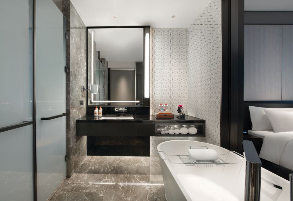 Crowne Plaza HANGZHOU SCIENCE CITYModern Business Room (Double Bed)