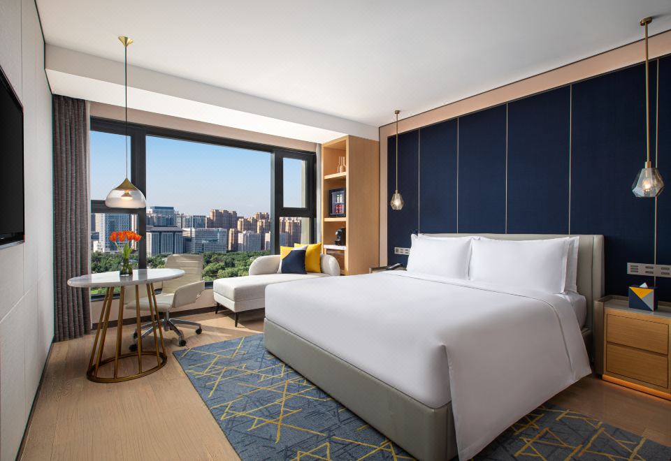 陽光大床房高樓層-云端暢享，盡享風光