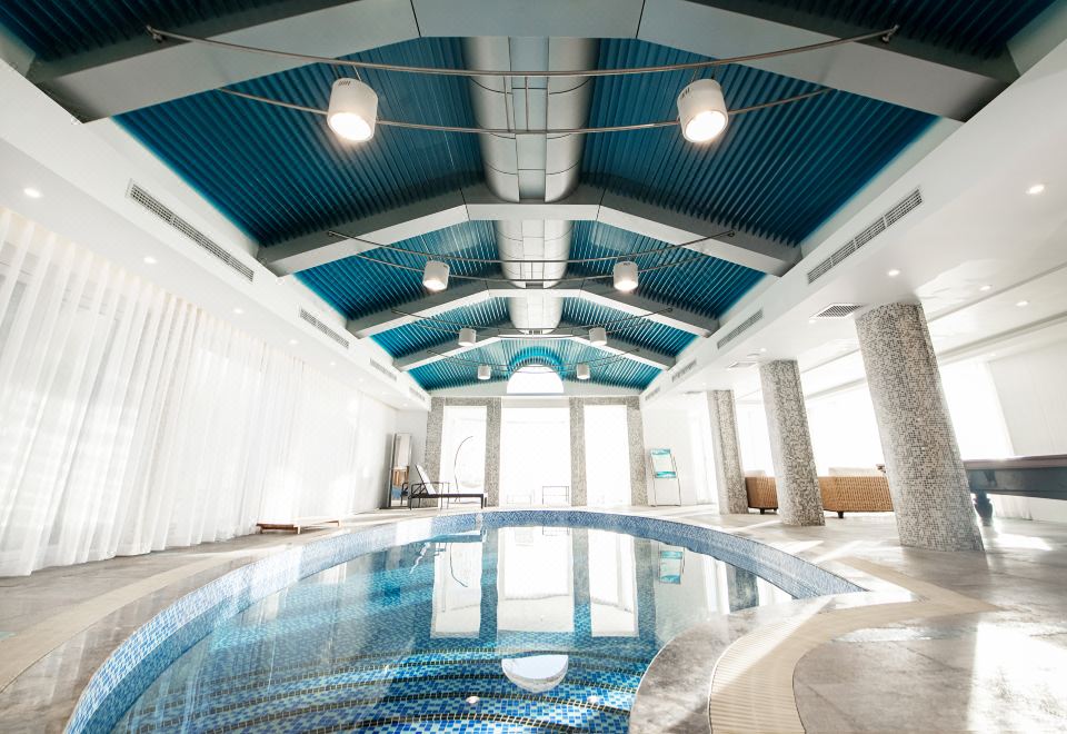 白宫（私人KTV+泳池+独立厨衞+汤泉泡池）