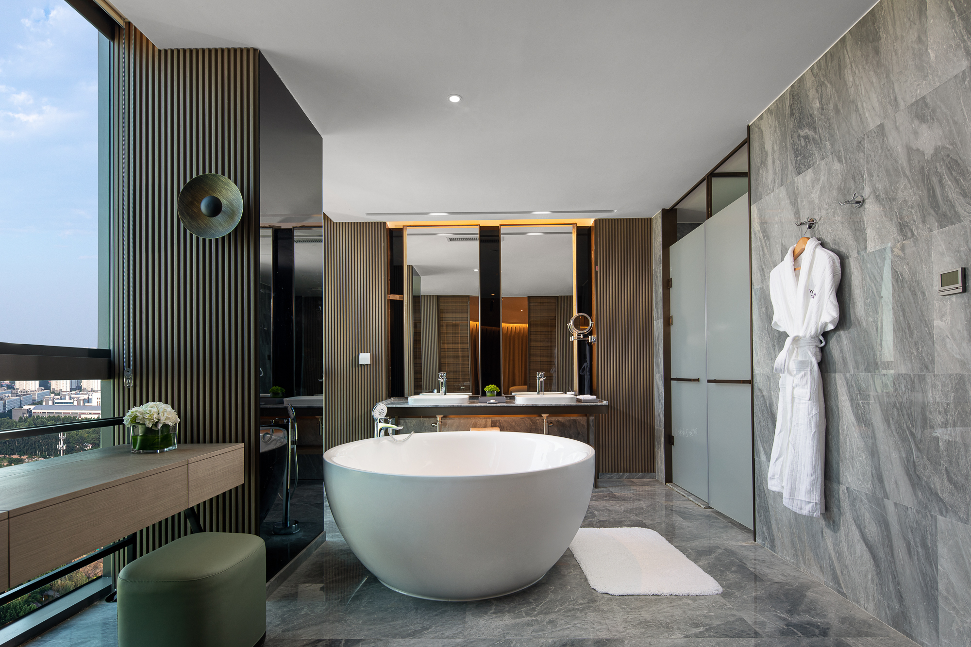 豪华套房（繁华街景+落地窗+AccaKappa洗护）