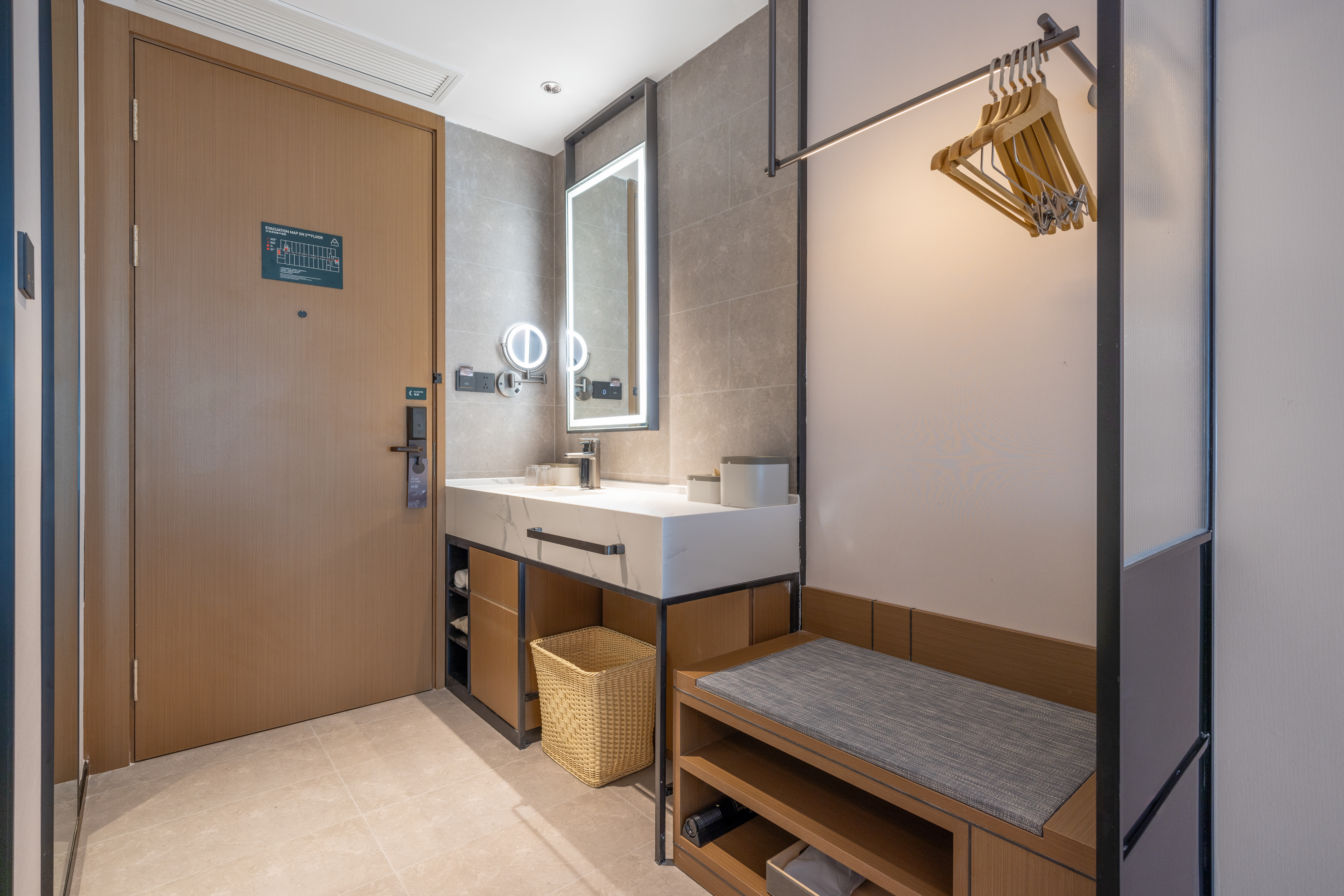 高级双床房（电视投屏+小冰箱+语音客控）