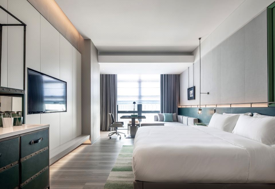 Investon Hotel Shenzhen LonghuaGrande Deluxe King Size Bed Room