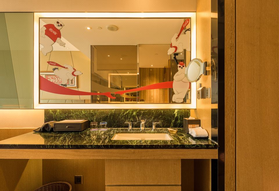 Radisson Blu Shanghai Pudong JinqiaoCoca-Cola Themed Double Bed Room