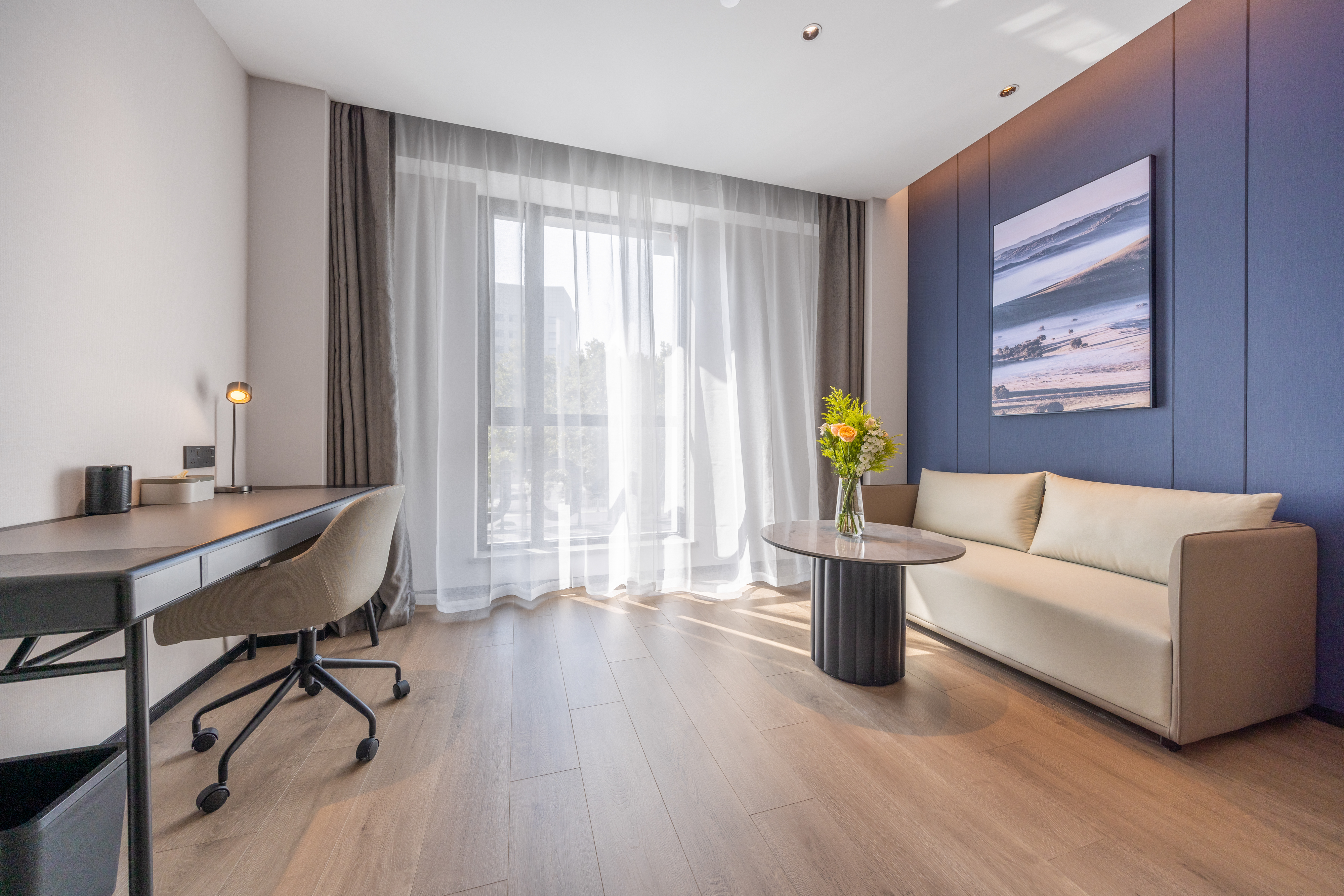 尊享大床房（电视投屏+小冰箱+语音客控）