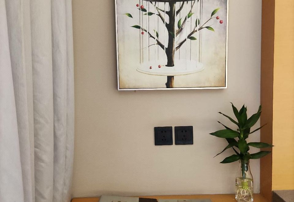 Kingkylin Club HotelBusiness Queen Room