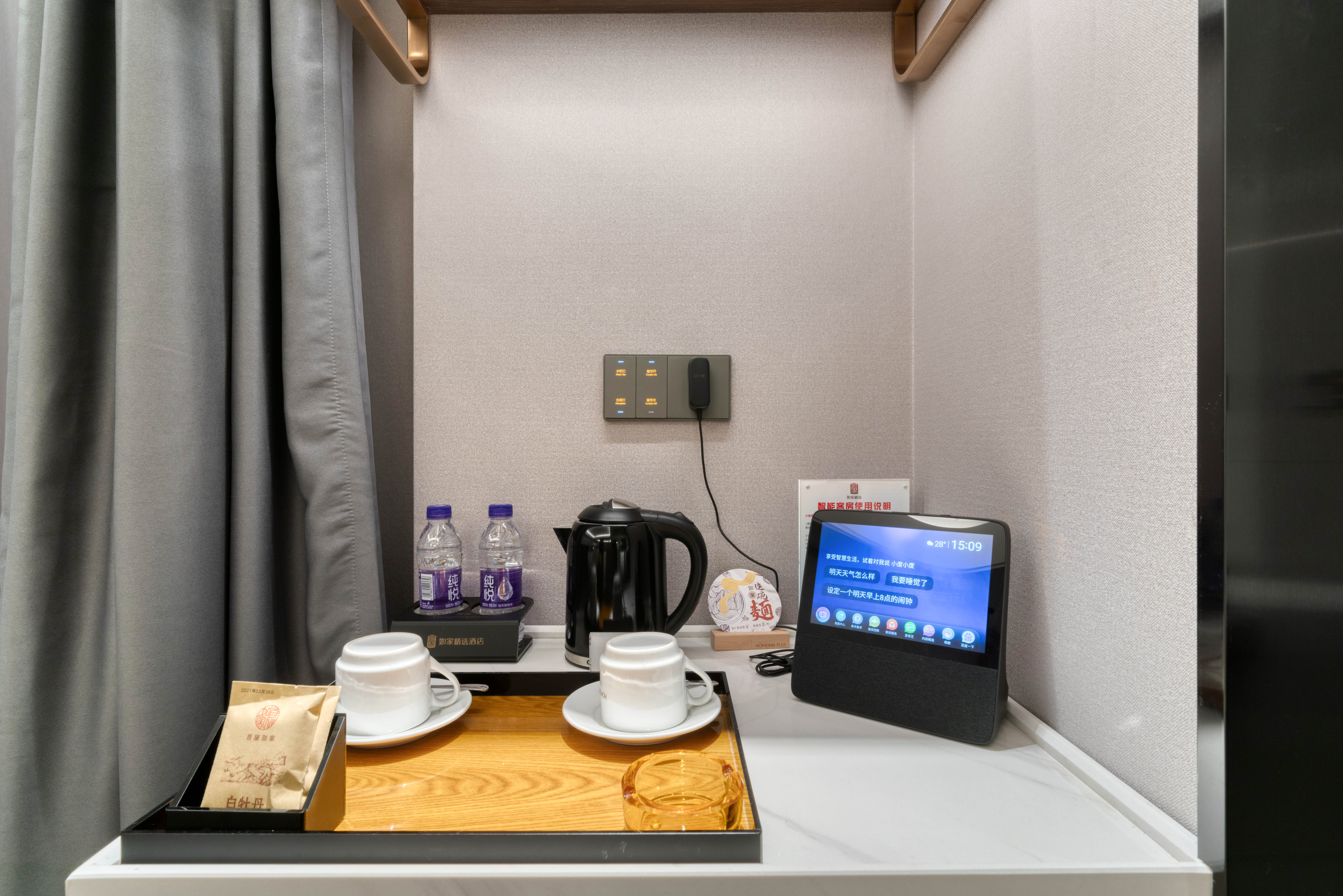 特色大床房（莱芬吹风机+智能小度）