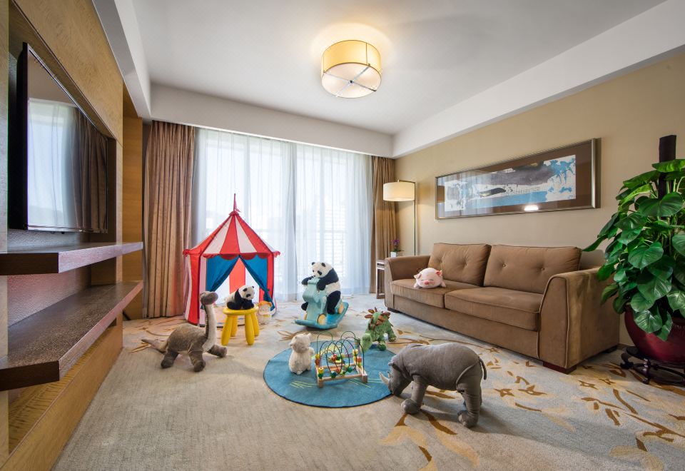 Shenzhen New World Weirui HotelFamily Friendly Themed Deluxe Suite