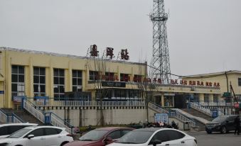 Home Inn Huayi (Jiaxiang Railway Station Plaza)