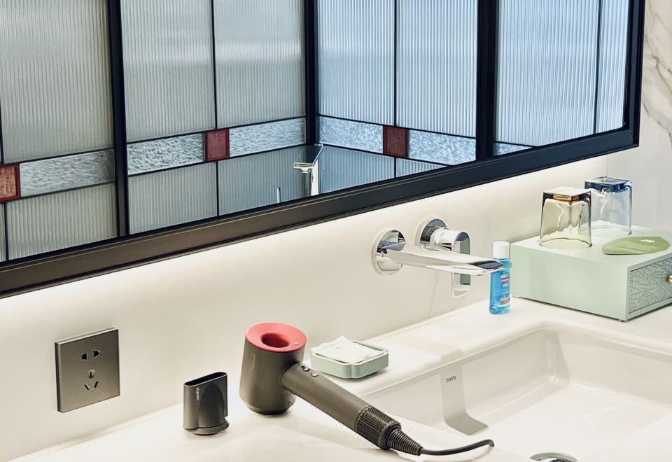 凌空景观大床房（智能客控+Coffee机+戴森吹风机+智能马桶+挂烫机）