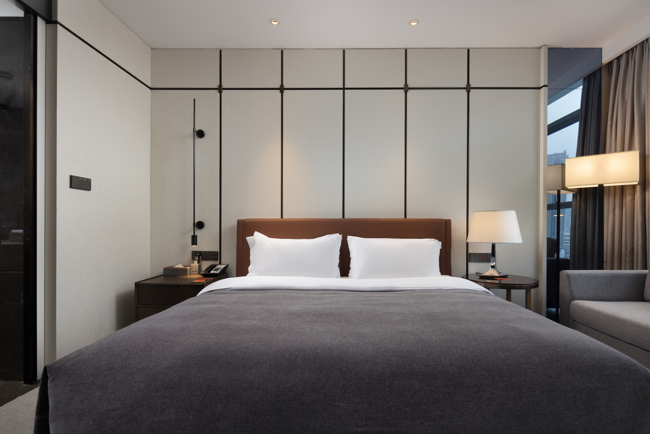 豪华大床房（金可儿床垫+智能马桶+迷你冰箱）