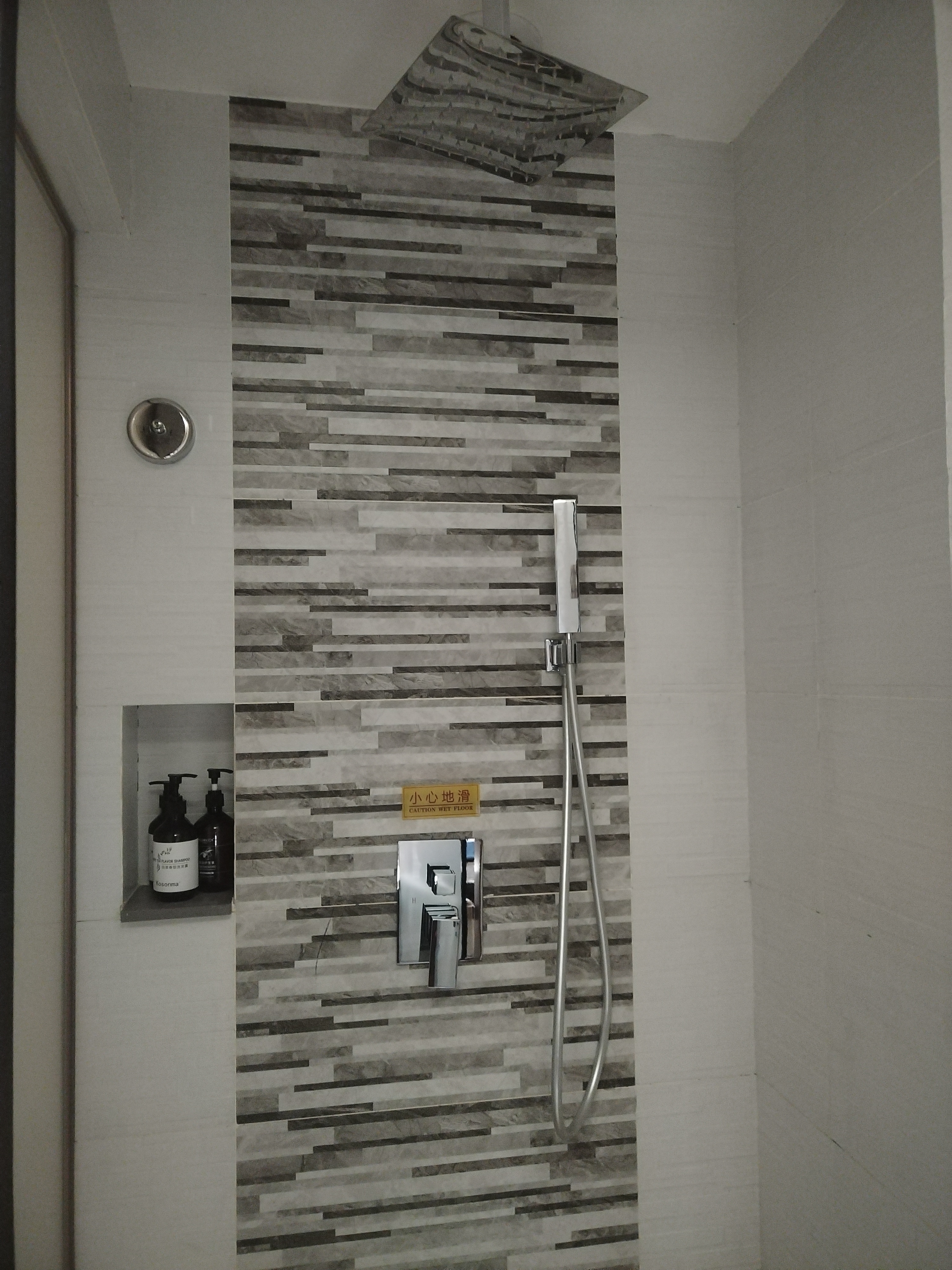 休闲大床房（斯丽比迪床垫+雅兰寝饰被芯＋智能马桶）