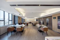 Xinyi Center Qingnian Road Atour Hotel
