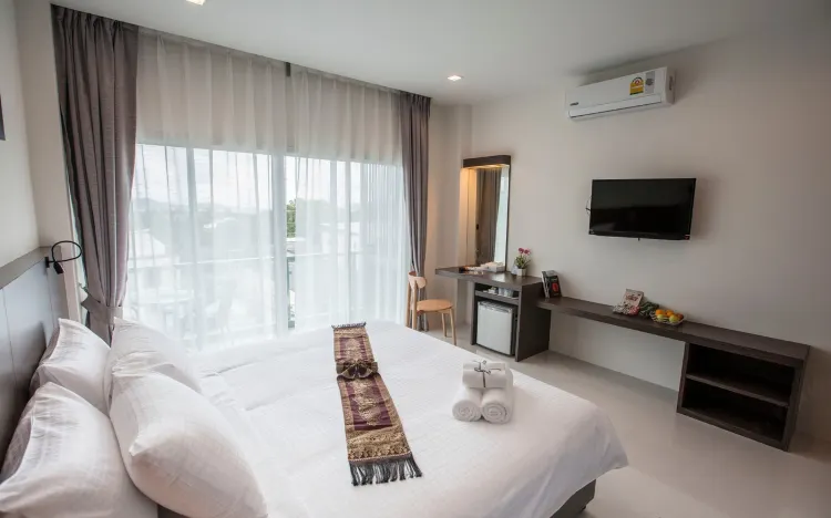 Standard King Size Bed With Sea View