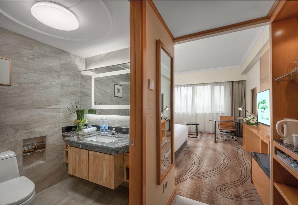 Holiday Inn Beijing ChangAn WestHoliday Deluxe Room (Double Bed)