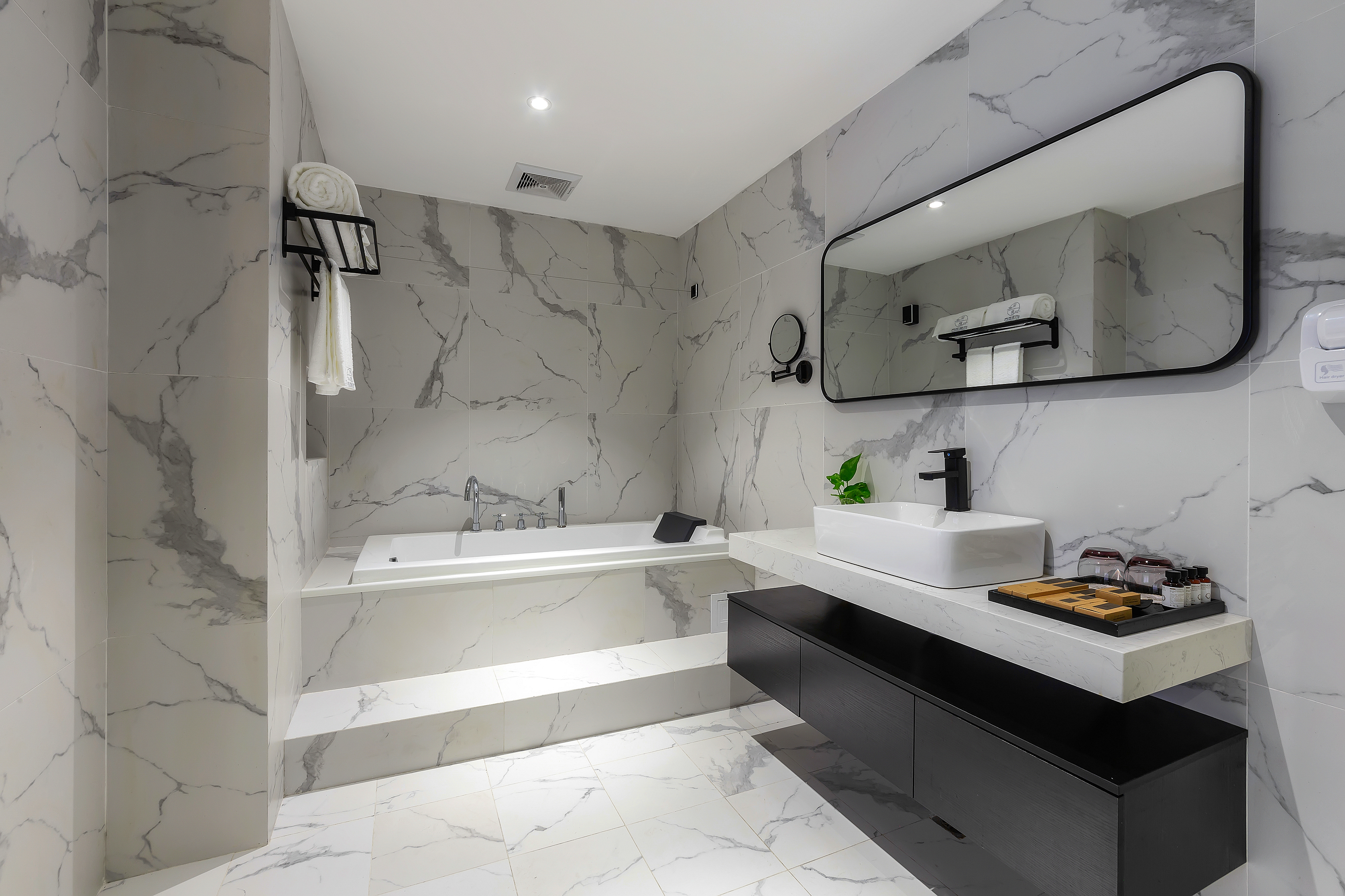 Xianchuang Hotel浴缸双卧套房｜两室一厅+minibar+小冰箱+舒适浴袍