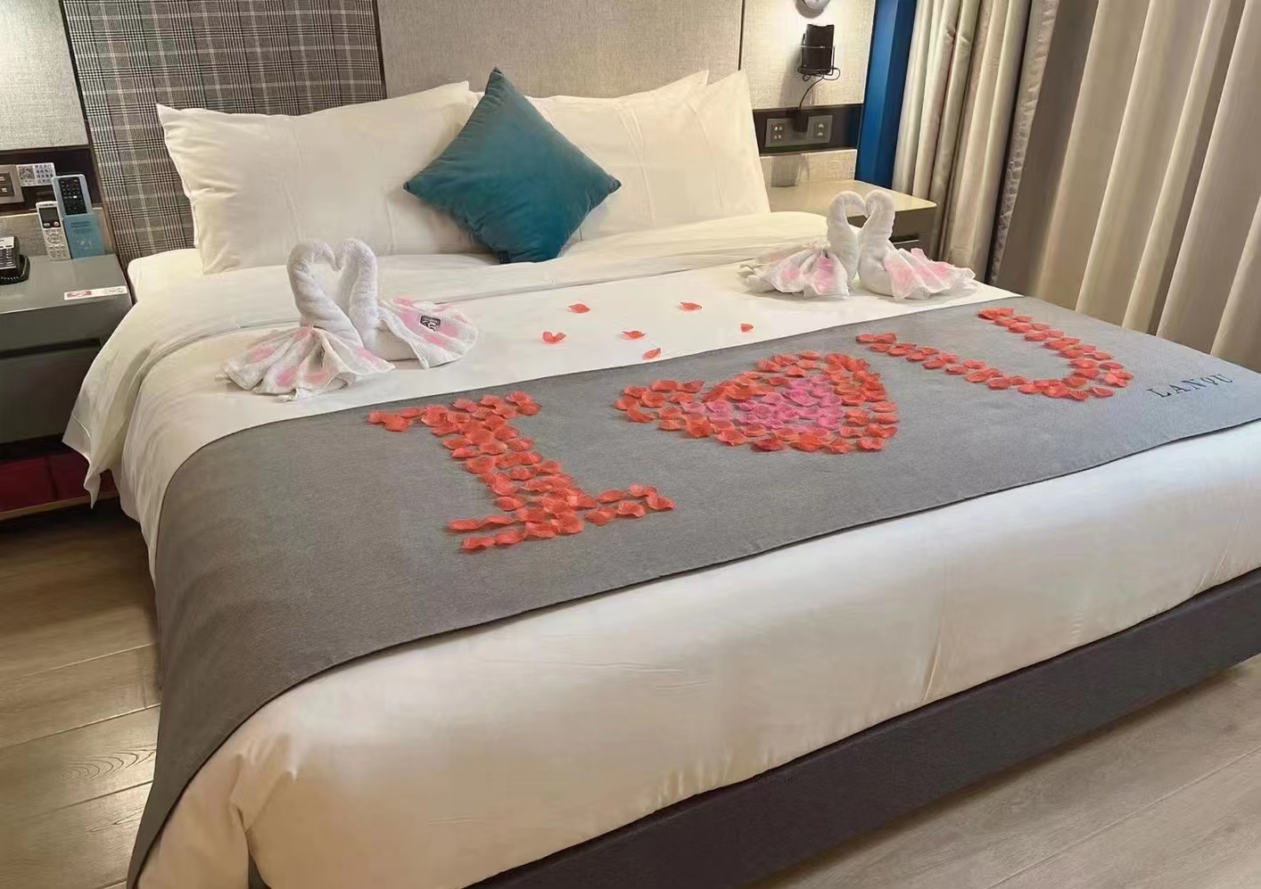 私人订制情侣大床房