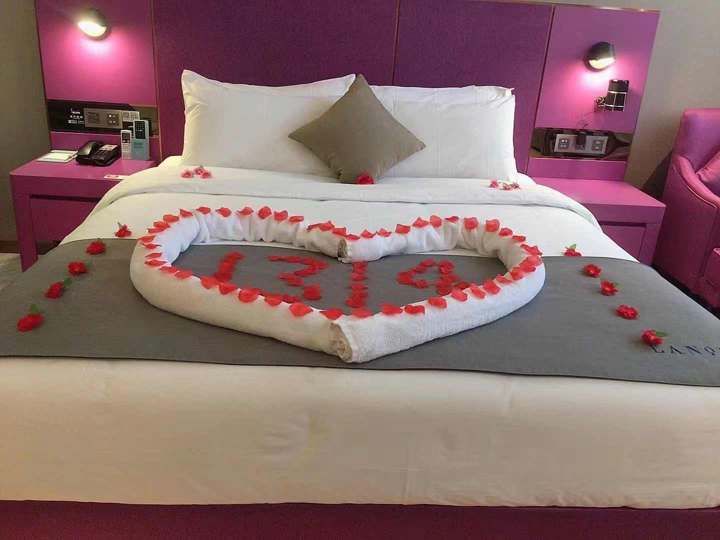 私人订制情侣大床房