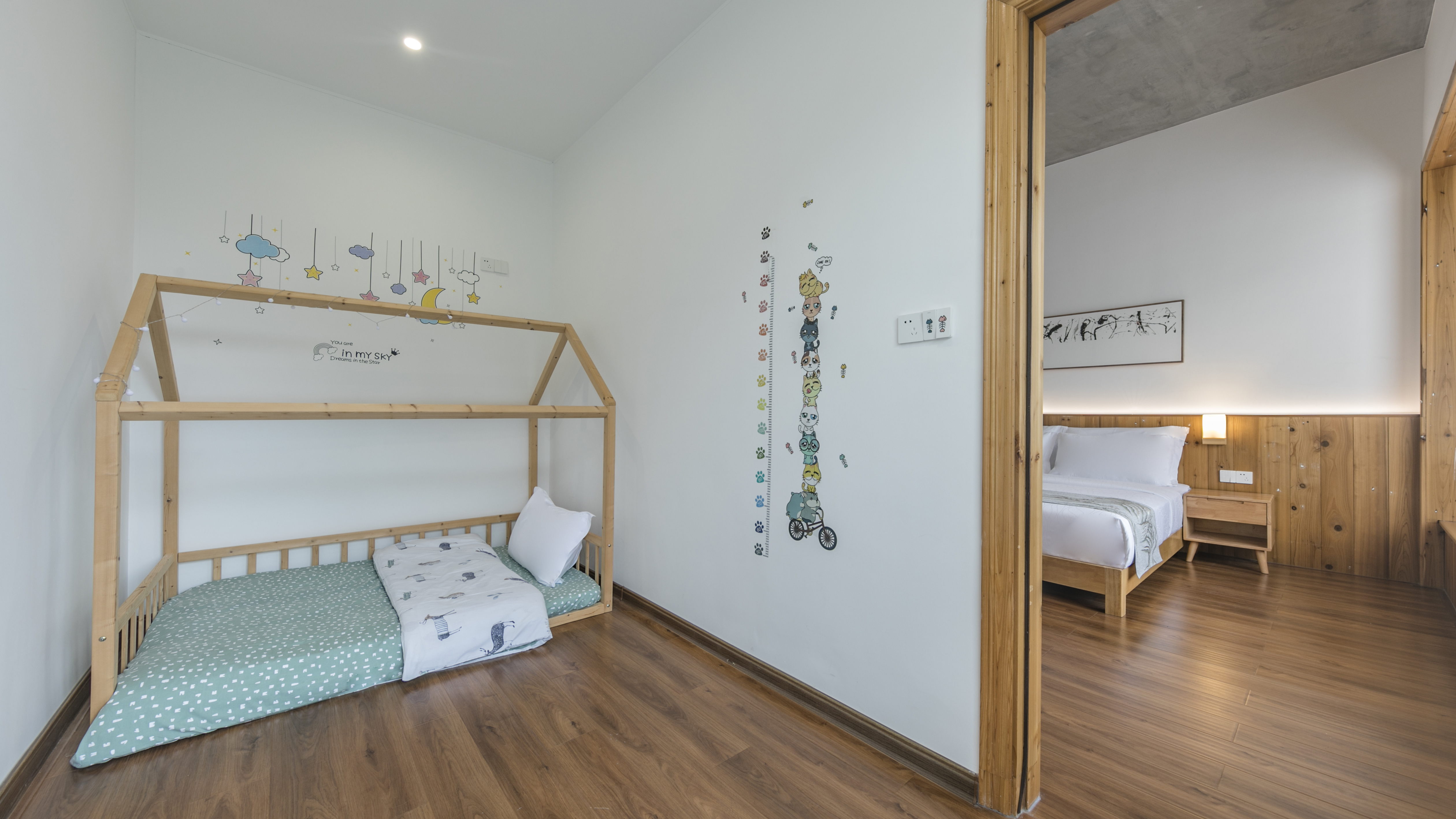 隅心?山趣童乐亲子房（小童壁纸+新中式茶桌+浴缸）