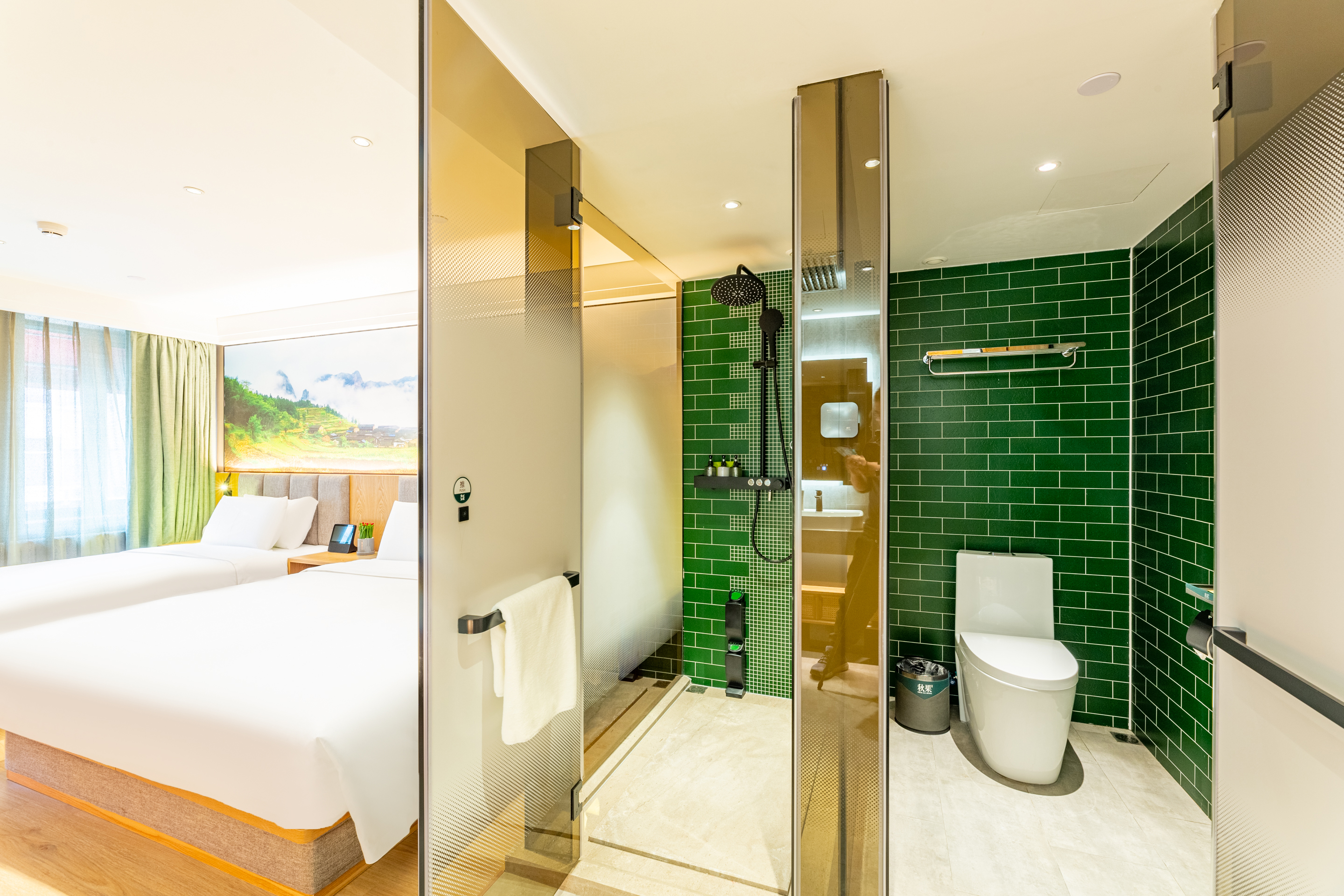 温馨亲子房（全屋智能+加湿器+独立空调+独立冰箱）