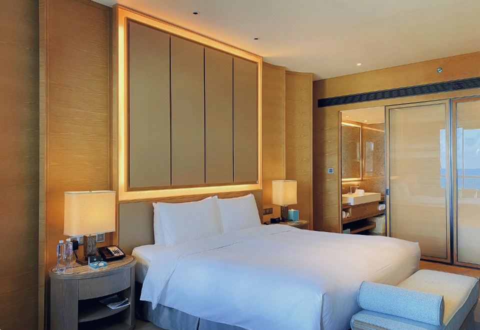 行政海景大床房-鲍罗万有