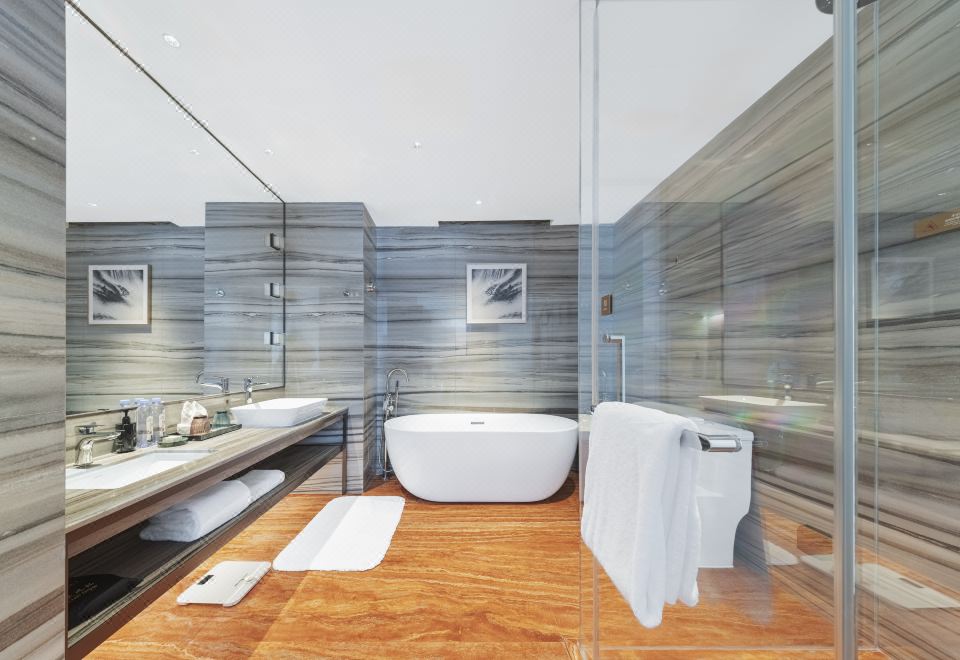 Deluxe Suite