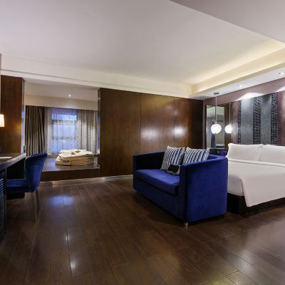 水晶設計師大床房（手機投屏+迷你吧） 桔子水晶上海北外灘酒店優惠