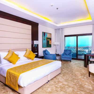Deluxe King Room with Marina View